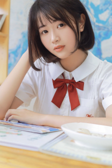 我穿着裙子坐男友上面